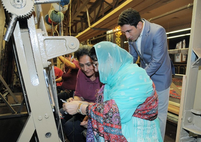 Супруга пакистанского премьера посетила в Баку галерею ковров - ФОТО